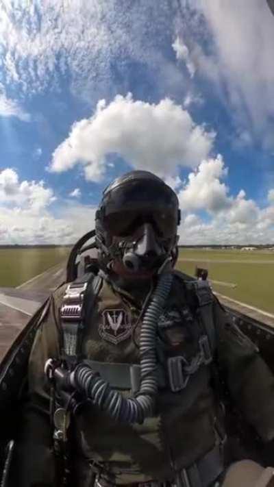 Взлёт с полным форсажем на F-16