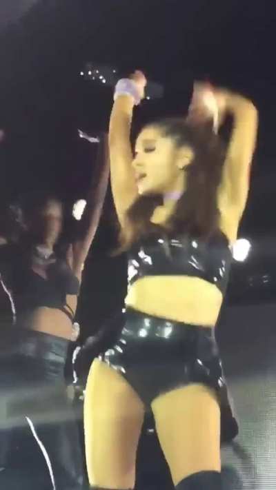 ari dancing