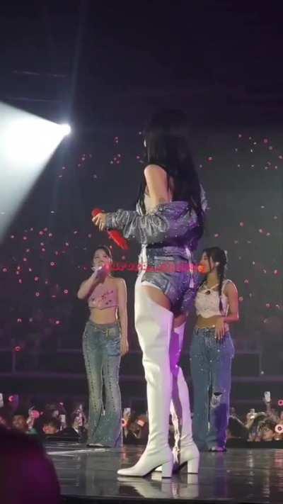 Chaeyoung petite body in black hair