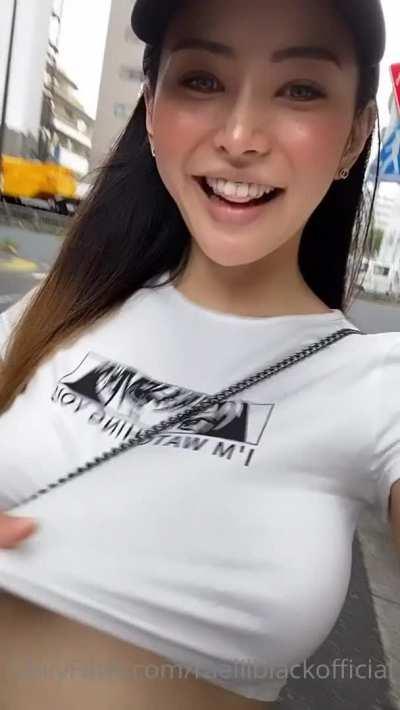 Public flashing 😍😍 her links in comments 👇🏻
