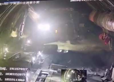 Workers were fleeing a flash flood inside the Ningnan Tunnel under construction in Sichuan China. 10/11/2025