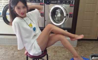 Lovely laundromat legs