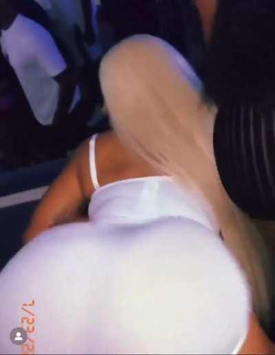 LUV WHEN THE SLUT COME OUT OF HER ‼️😩