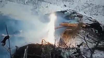 Ukrainian FPV drone using a thermite mixture to burn a Russian dugout - Seversky direction
