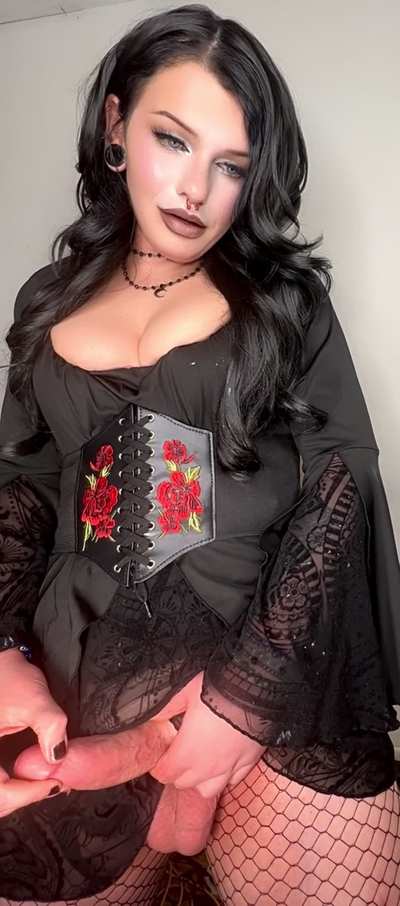 Do u like thick girls with fat cocks?