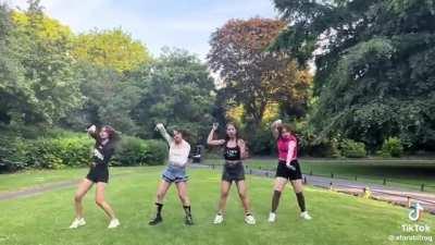 Man shouts at girls making a Tik Tok video in Stephen’s green (Dublin)
