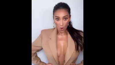 Queen Of Wardrobe Malfunctions