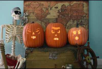 Shanty Singin' Salty Dogs f'r yer Pirate Haunt!