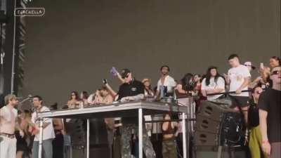 Kenny Beats playing Ye songs at Coachella