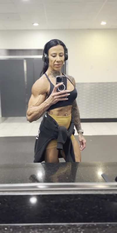 arms getting stronger and the veins are showing off