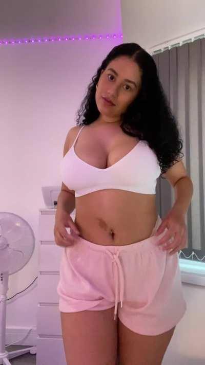 Im curious: Would anyone cum to my nudes? At least one person??