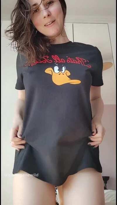 I felt cute in this t-shirt... so here it goes a GIF :*