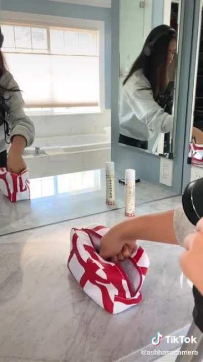 Fidget spinner as rotating platform for product shots