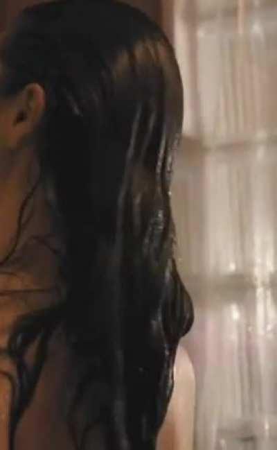 Imagine seeing Selena in the shower like this... I'd jump straight in and start fucking her so hard while grabbing her tits 🤤