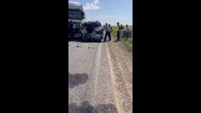 Father, son, and daughter die from head on collision with truck