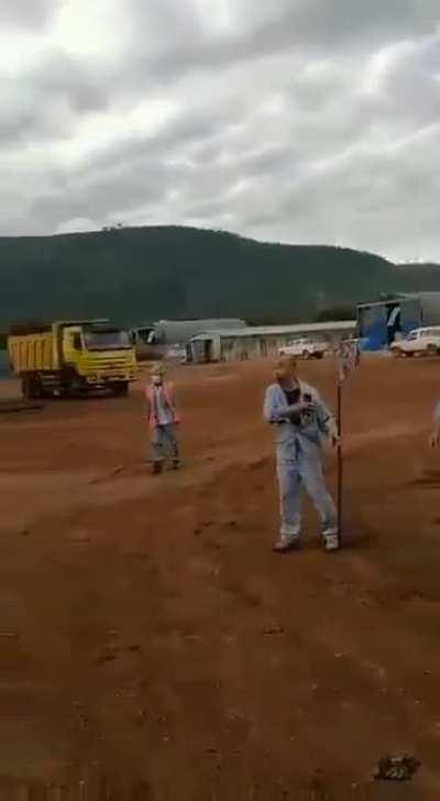 麻了，黑友比支那人文明多了