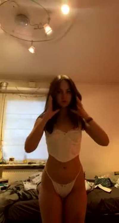 What do you think of my figure i need to grow my ass more xx 🙈