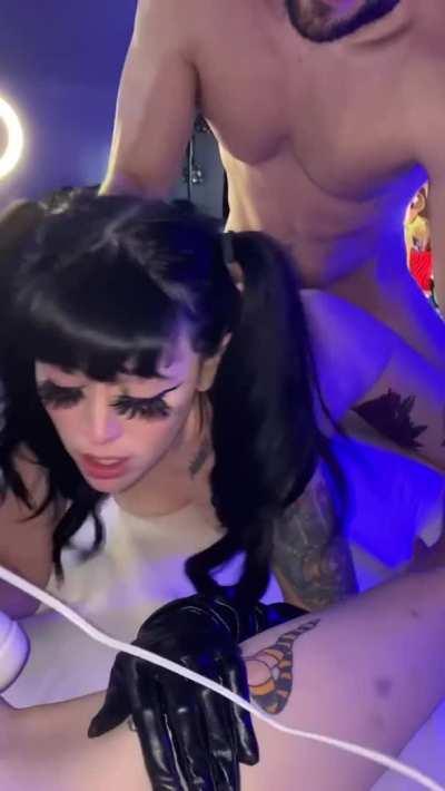 Don’t you just love watching us fuck Alice? 😍😍 This entire shoot is going on our OF wall, don’t miss it 🔥🖤