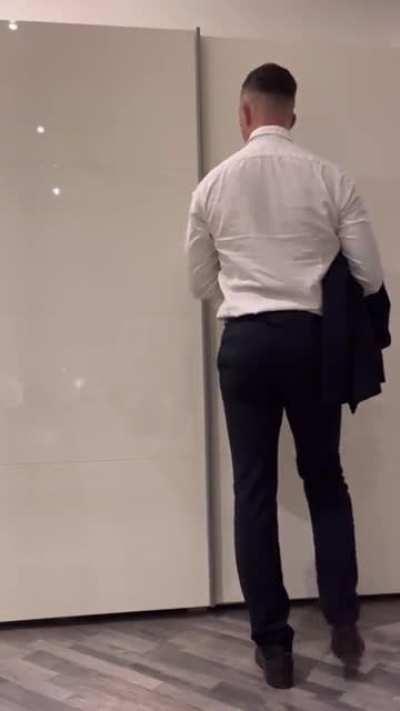 Suit farts 🤵‍♂️💨