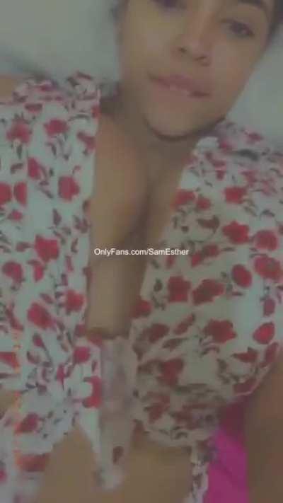 Spectacular boobs! If you like busty Dominican women with a good ass, and rich popolon, I recommend @samesther SAMANTHA ESTHER, only 21 years old, uncensored and explicit content, more than 175 publications for only $11.99 on her OF