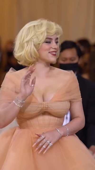 I don't care if she is overrated or not, Billie Eilish has those udders!