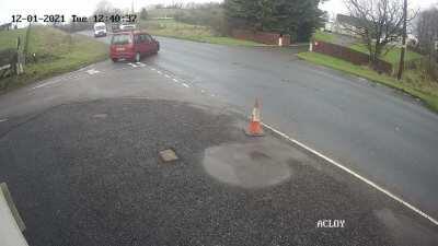 Lemme just pull out into oncoming traffic