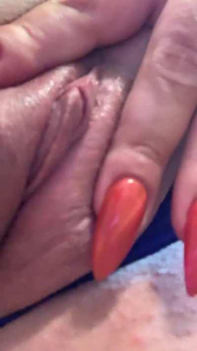 Licking or sticking first?