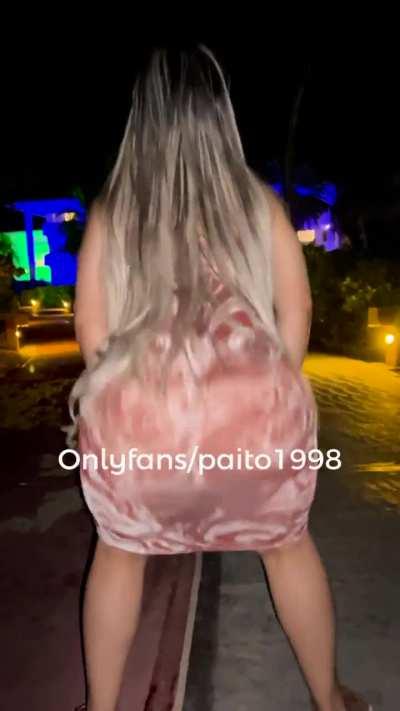 moving the booty on the beach 🌚🌊