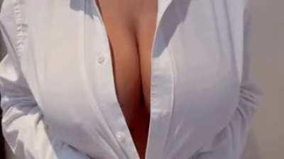 Natural, yes. Huge,very. Flashing my 34l‘s knockers✨