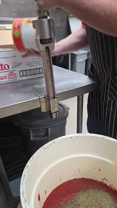 Heavy duty commercial can opener