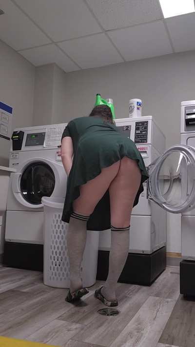 Hi there neighbour, help a girl get her laundry load in?