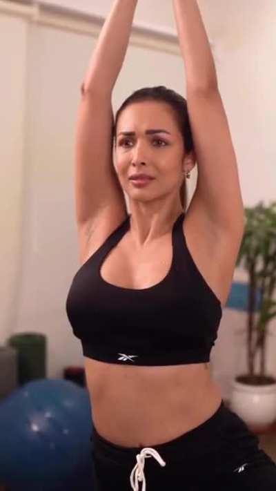 Malaika Arora Hot Yoga 🥵👅💦
