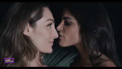 Sofia Starling (28) & Natália Rosa (35) = 