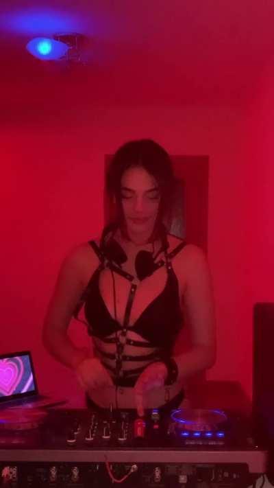 I'm ready to do a party with you and translate it on my snap, are you ready for a challenge with me