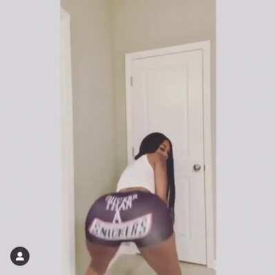 She got a fatty 🍑👈🏽