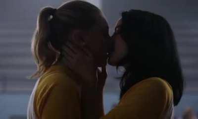 [Riverdale] Camila kissing Lili