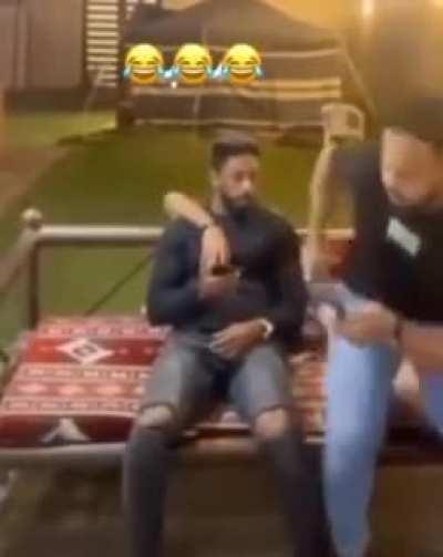 Jajajajajajaa la mano fantasma