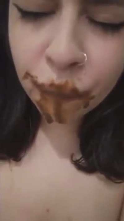 Samanthascatofficial Swallowing Her Poop