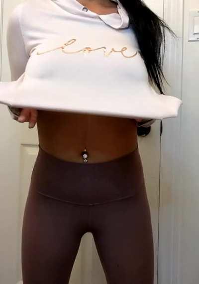 Off to the gym in this top. Wonder how many looks I'll get 😏