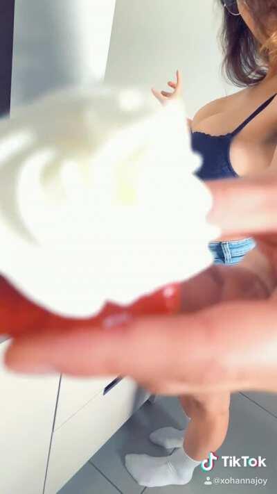 Do you wanna cake with cream?