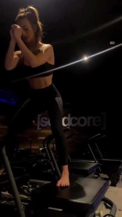 stretch it out for us baby 😈