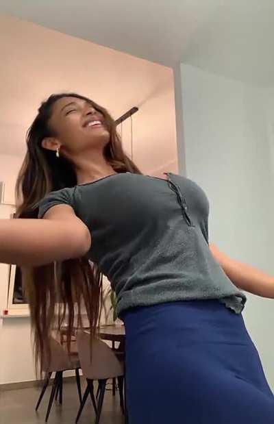 Shakes up to the air