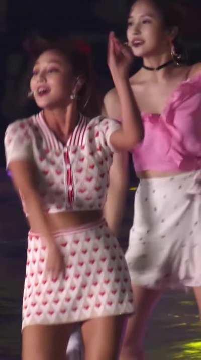 Jihyo - red hair bow, ponytail, white skirt, top with red hearts, heartshaker performance, 180801