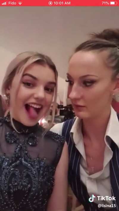 Thats tongue is crazy long!