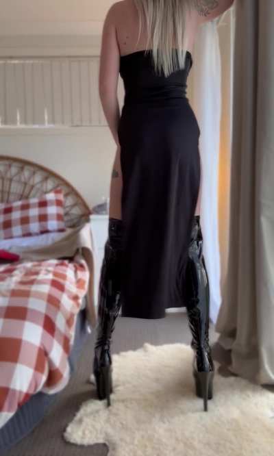 Pleasers and no panties