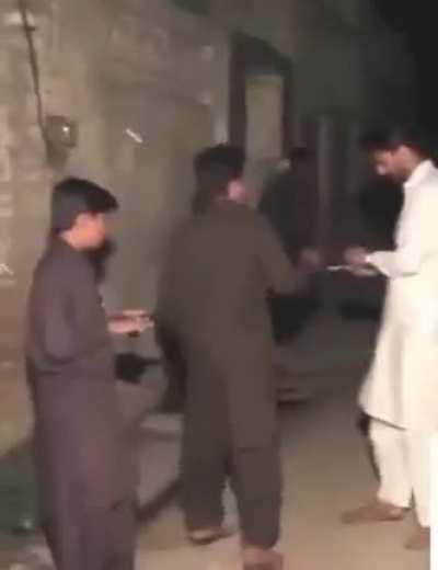 Another amateur who doesn't know how to use a gun !!