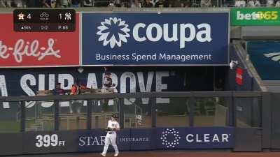 [Highlight] [Highlight] Yordan Alvarez gets the run back for the Astros with a solo shot.