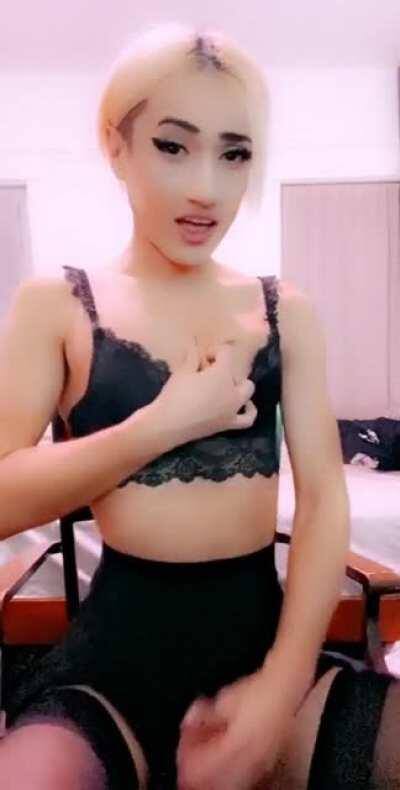 i’m such a lil slut :)