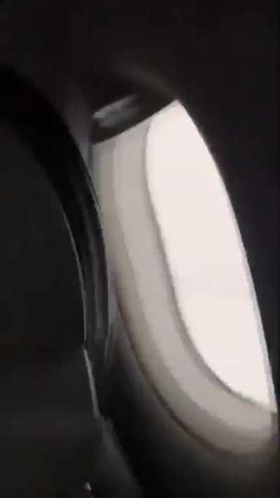 Airplane flies trough huge hailstorm in Paraguay