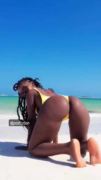 Batty on the beach@post_rion